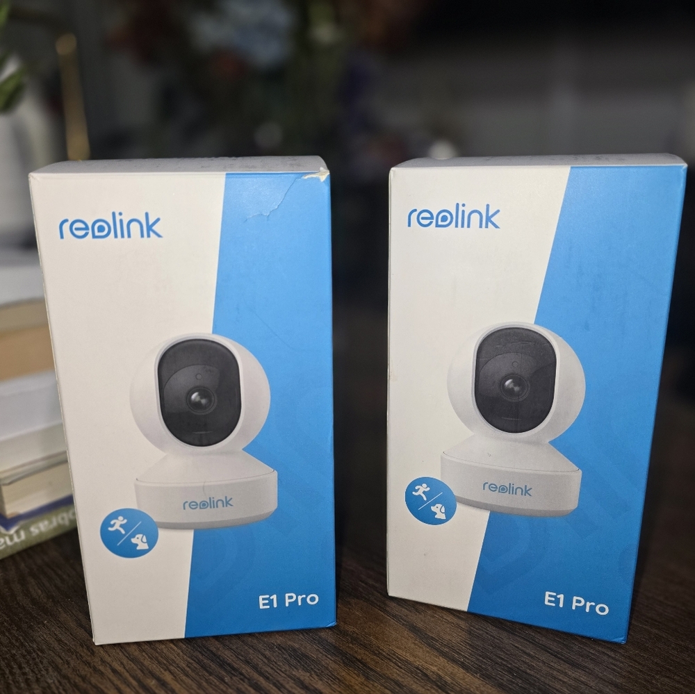 2 Reolink E1 Pro Security Camera